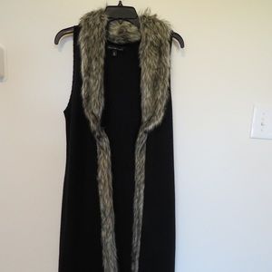 Knitted long vest with faux fur